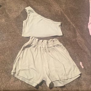 Medium two-piece set